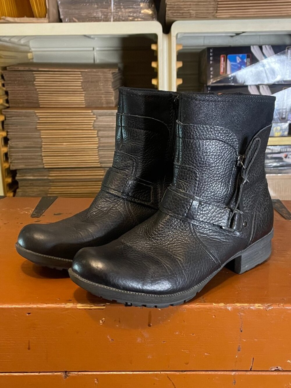 CLARKS Women's Size 10 M Black Side Zip Leather Ankle Moto Boots Booties